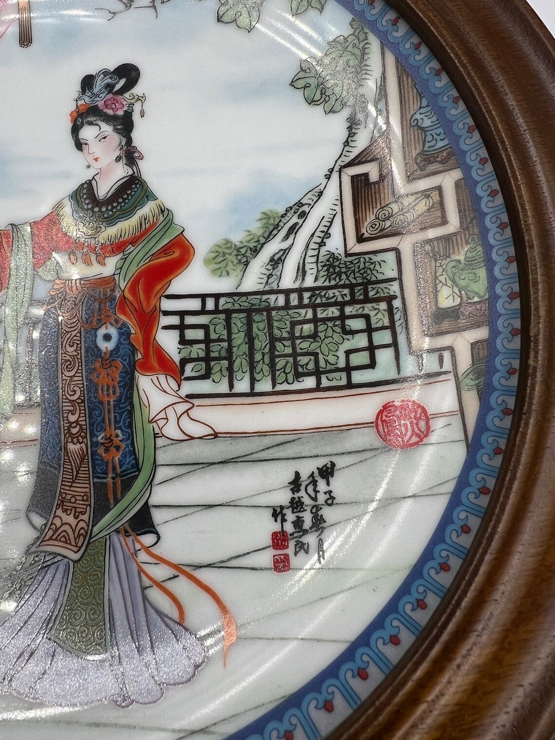 Two Imperial Jingdezhen Porcelain Beauties of the Red Mansion Plate, Hsi-Feng and Hsi-Chun - Royaltreasuryhouse