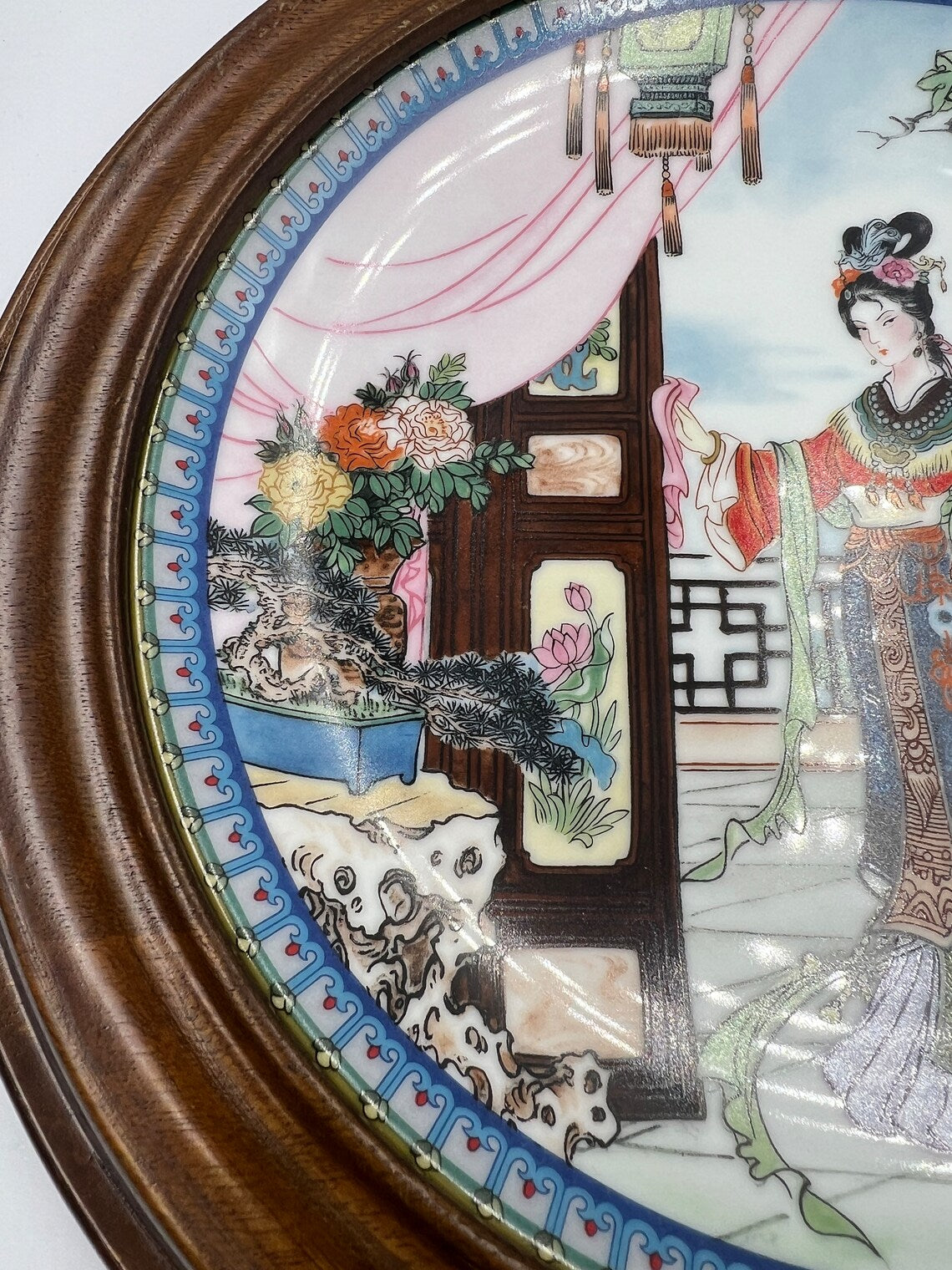 Two Imperial Jingdezhen Porcelain Beauties of the Red Mansion Plate, Hsi-Feng and Hsi-Chun - Royaltreasuryhouse