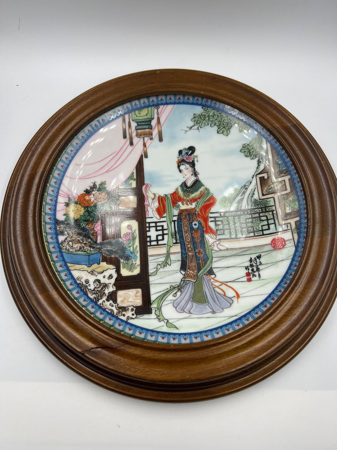 Two Imperial Jingdezhen Porcelain Beauties of the Red Mansion Plate, Hsi-Feng and Hsi-Chun - Royaltreasuryhouse