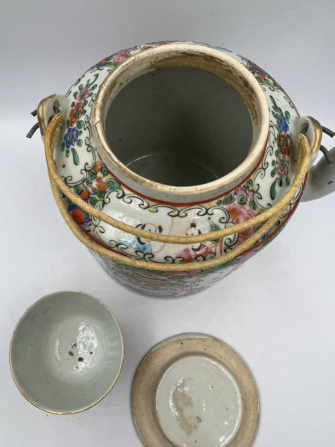 Chinese Export Rose Medallion Porcelain(廣彩瓷） Tea set in a fitted basket - Royaltreasuryhouse