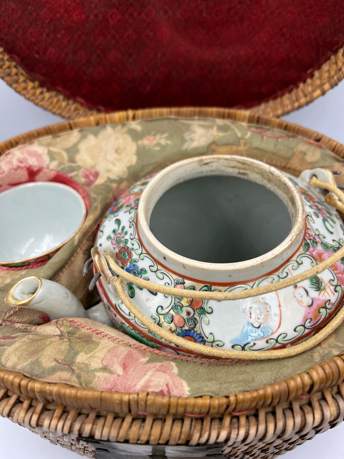 Chinese Export Rose Medallion Porcelain(廣彩瓷） Tea set in a fitted basket - Royaltreasuryhouse