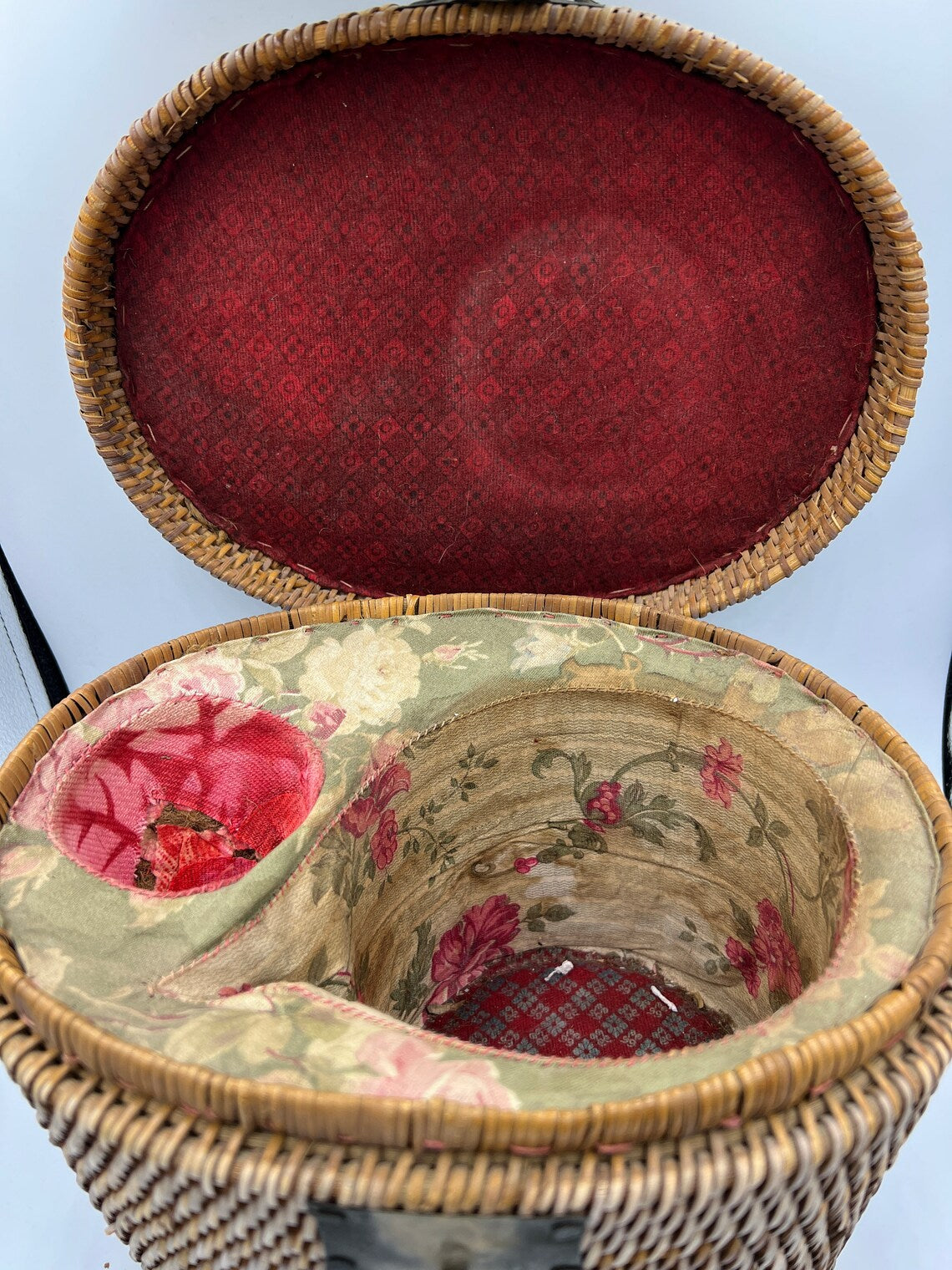 Chinese Export Rose Medallion Porcelain(廣彩瓷） Tea set in a fitted basket - Royaltreasuryhouse