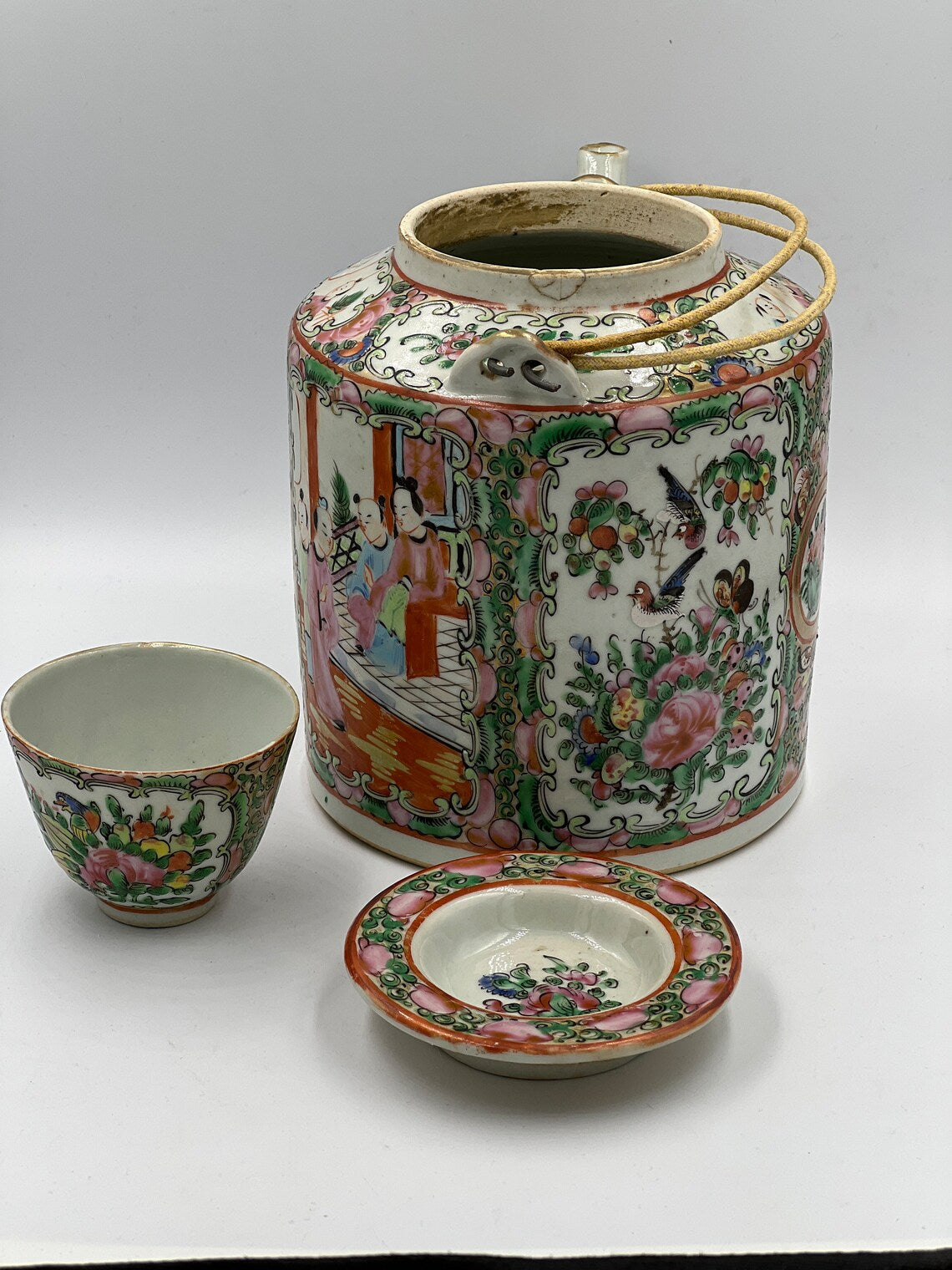 Chinese Export Rose Medallion Porcelain(廣彩瓷） Tea set in a fitted basket - Royaltreasuryhouse