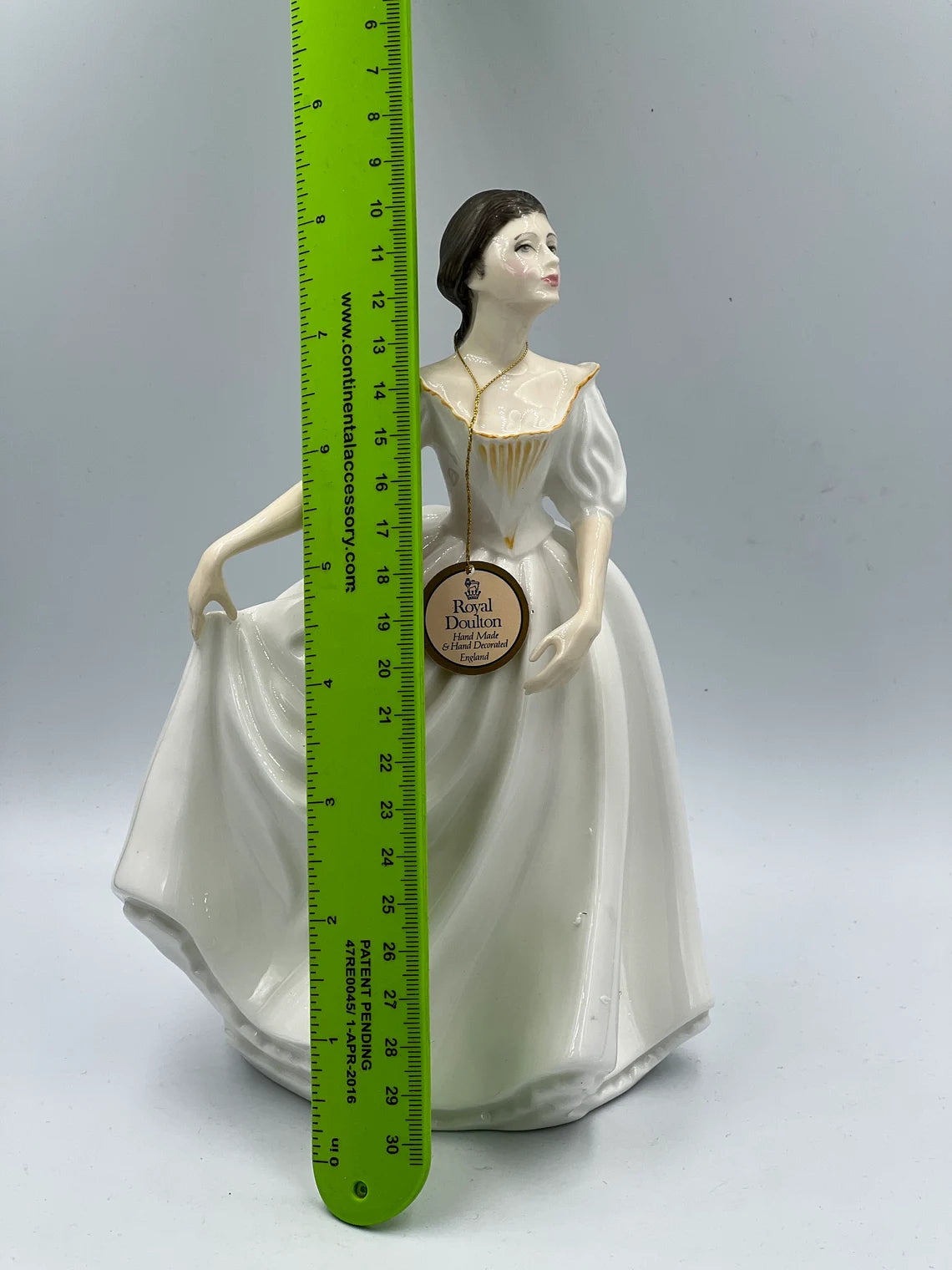 Royal Doulton HN 2939 DONNA Peter A Gee 1986 lady figurine - Royaltreasuryhouse