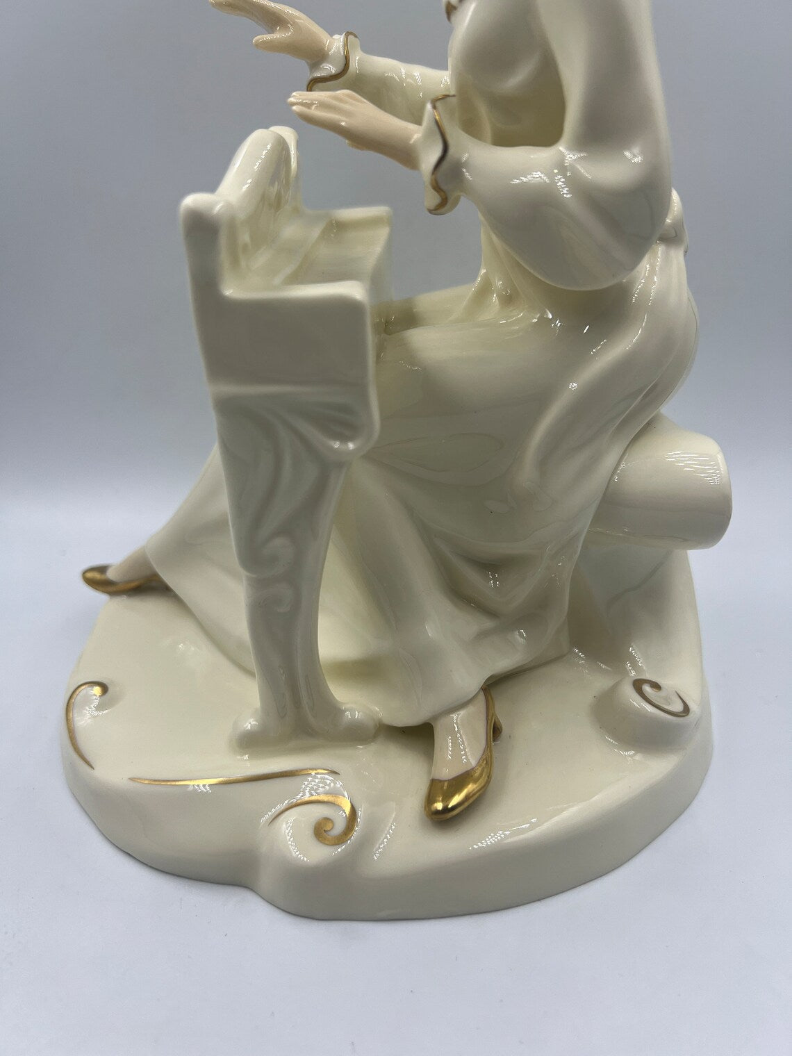 Royal Doulton The Enchantment Collection Musicale HN2756 Large Figurine HN 2756 - Royaltreasuryhouse