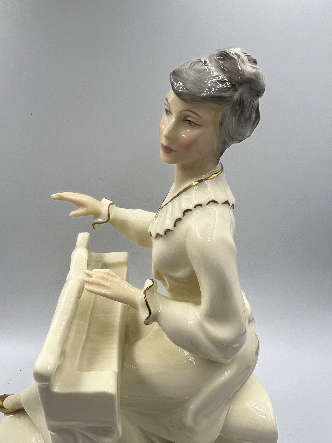 Royal Doulton The Enchantment Collection Musicale HN2756 Large Figurine HN 2756 - Royaltreasuryhouse