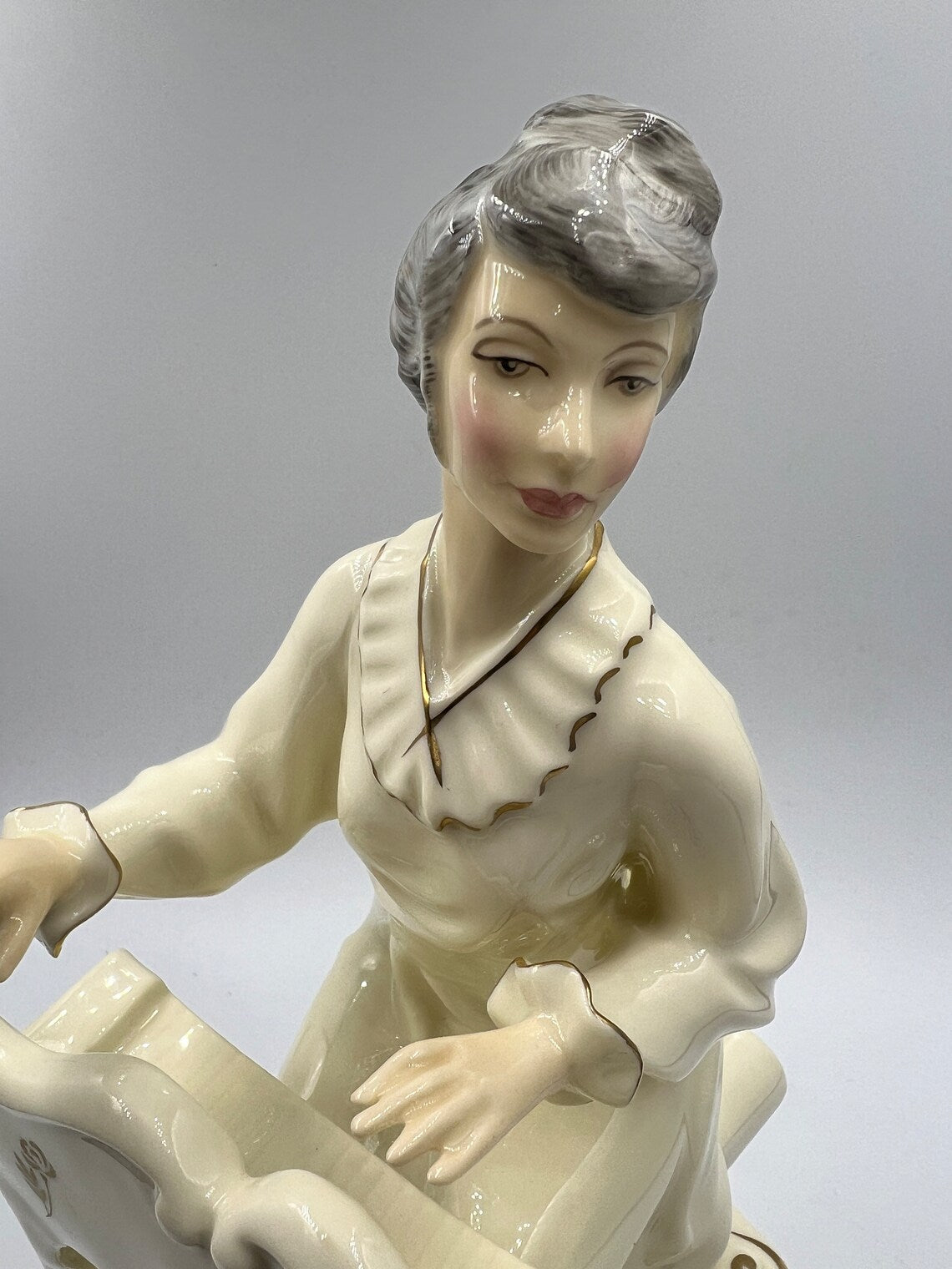 Royal Doulton The Enchantment Collection Musicale HN2756 Large Figurine HN 2756 - Royaltreasuryhouse