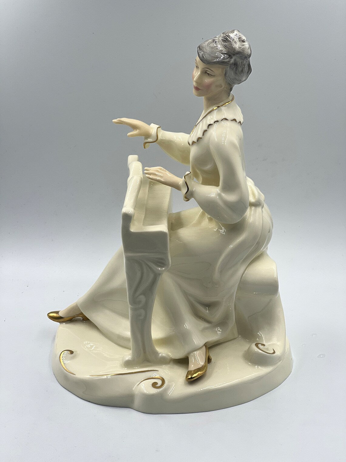 Royal Doulton The Enchantment Collection Musicale HN2756 Large Figurine HN 2756 - Royaltreasuryhouse