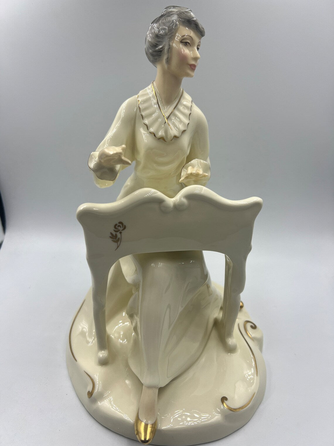 Royal Doulton The Enchantment Collection Musicale HN2756 Large Figurine HN 2756 - Royaltreasuryhouse