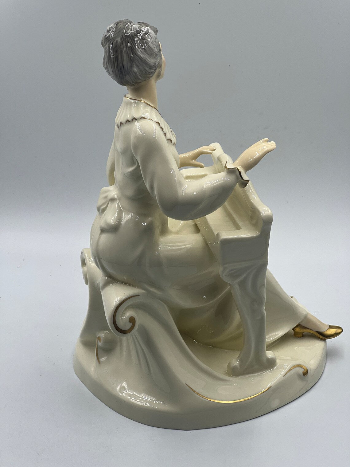 Royal Doulton The Enchantment Collection Musicale HN2756 Large Figurine HN 2756 - Royaltreasuryhouse