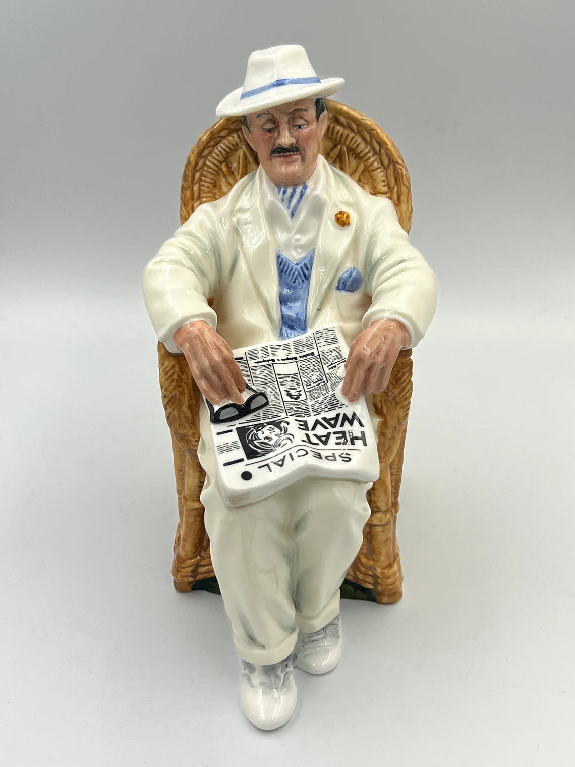 Royal Doulton figurine "taking things easy" White HN2680