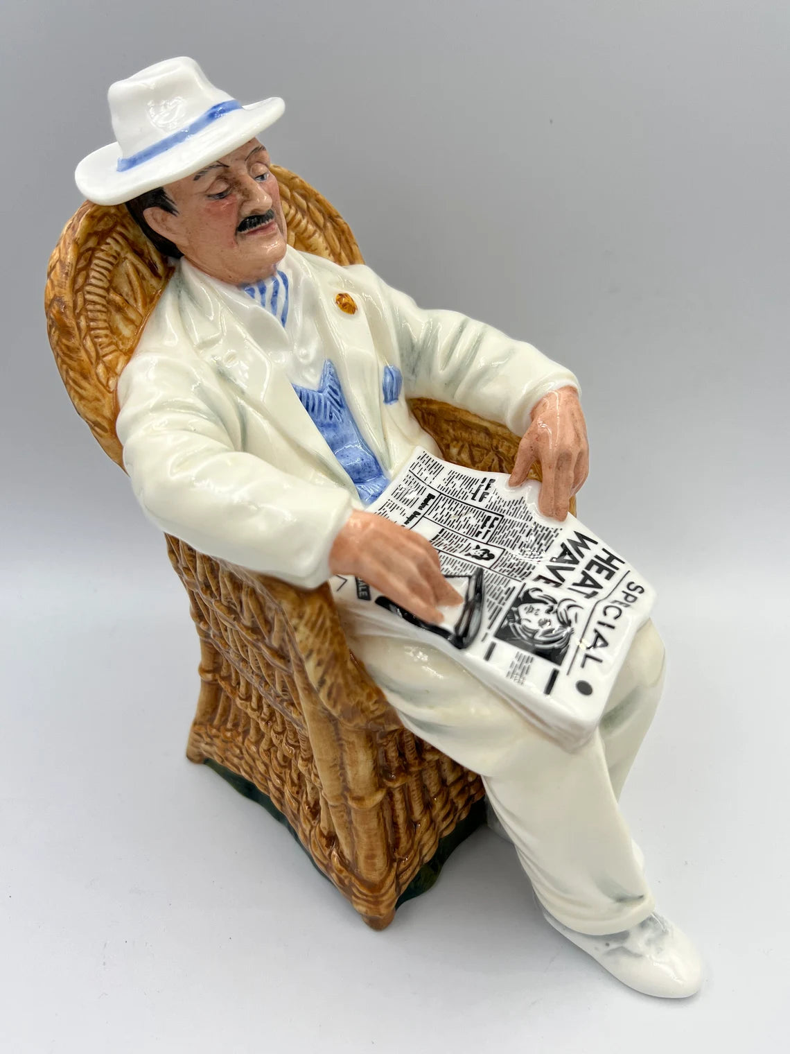 Royal Doulton figurine "taking things easy" White HN2680