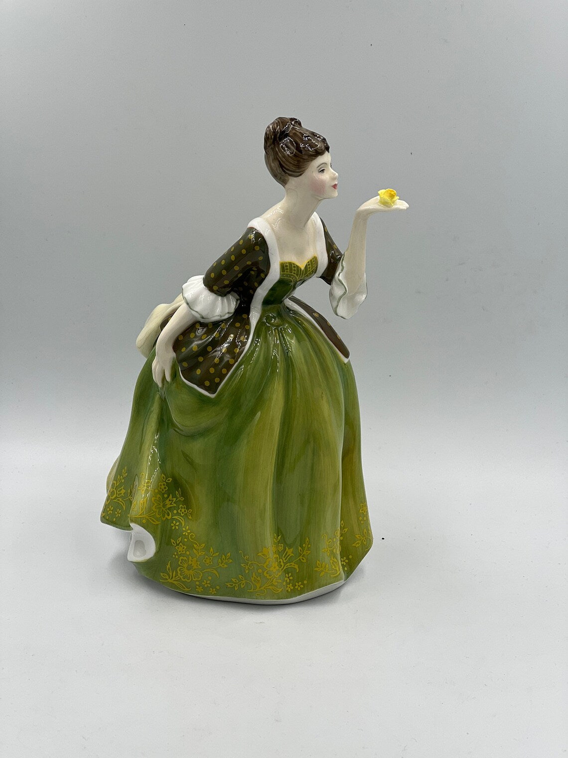 Royal Doulton Figurine FLEUR HN2368 HN 2368 - Royaltreasuryhouse