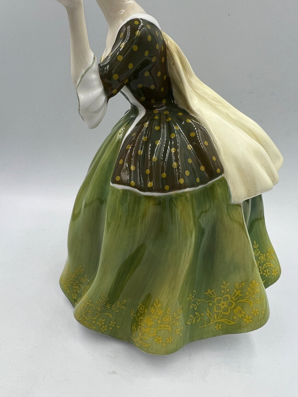 Royal Doulton Figurine FLEUR HN2368 HN 2368 - Royaltreasuryhouse