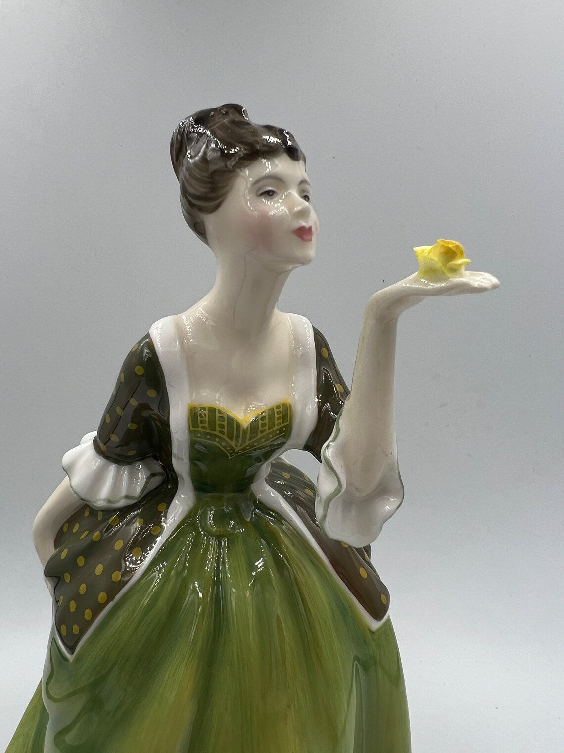 Royal Doulton Figurine FLEUR HN2368 HN 2368 - Royaltreasuryhouse