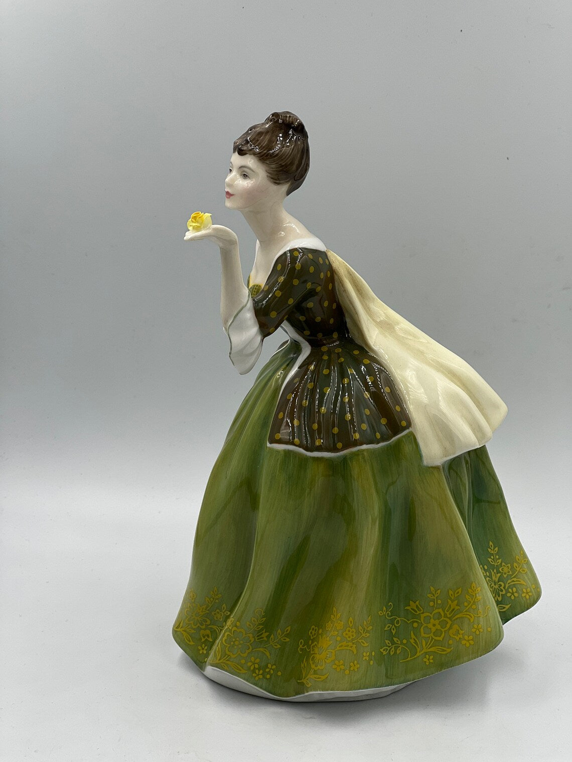 Royal Doulton Figurine FLEUR HN2368 HN 2368 - Royaltreasuryhouse