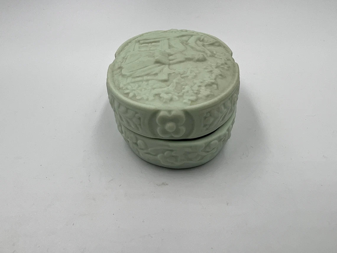 Lladro 5267 Oval Box Decorated" miniature trinket box.