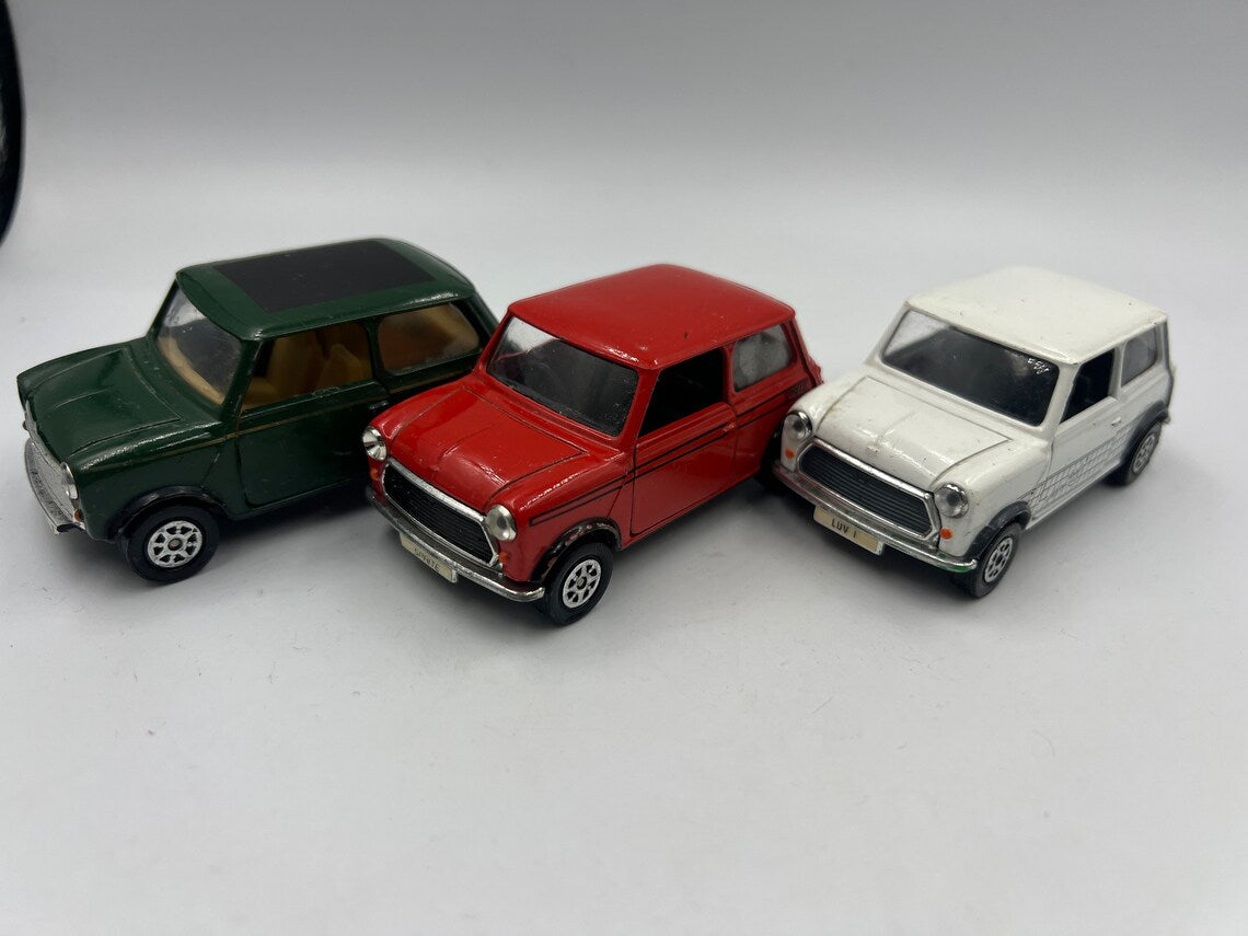 Corgi 1/36 Scale 3 Piece Mini Set - Red/White/Green