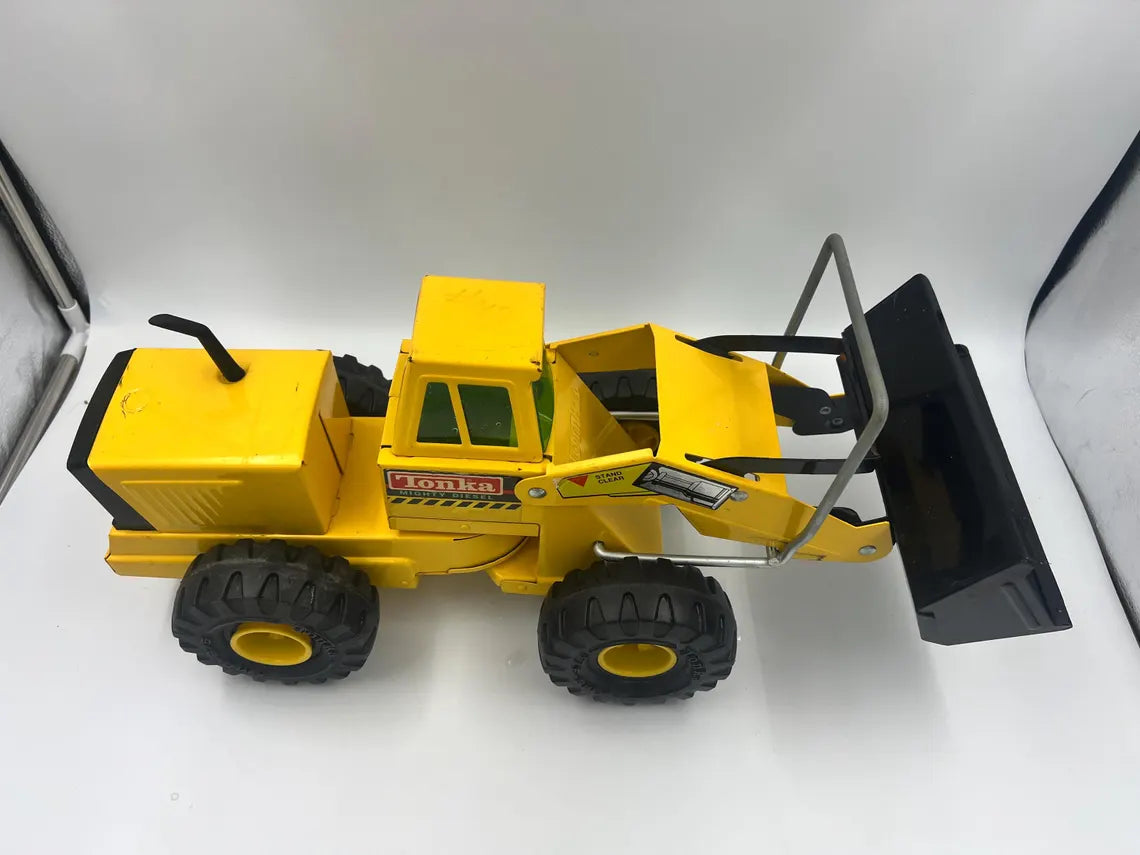 Vintage 1983 Metal Tonka Front End Loader XMB 975 20” x 9.5” x 9”