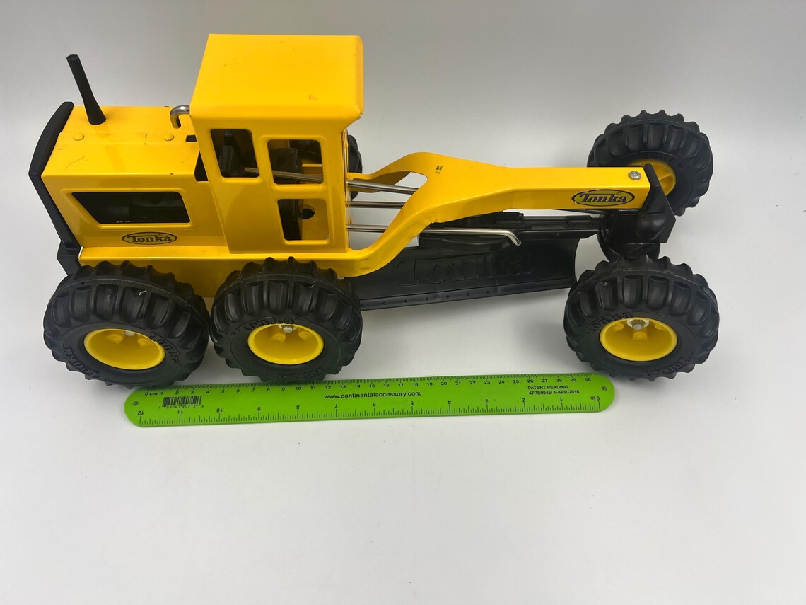 Hasbro Tonka Road Grader Metal Yellow Construction Toy Vehicle 92510