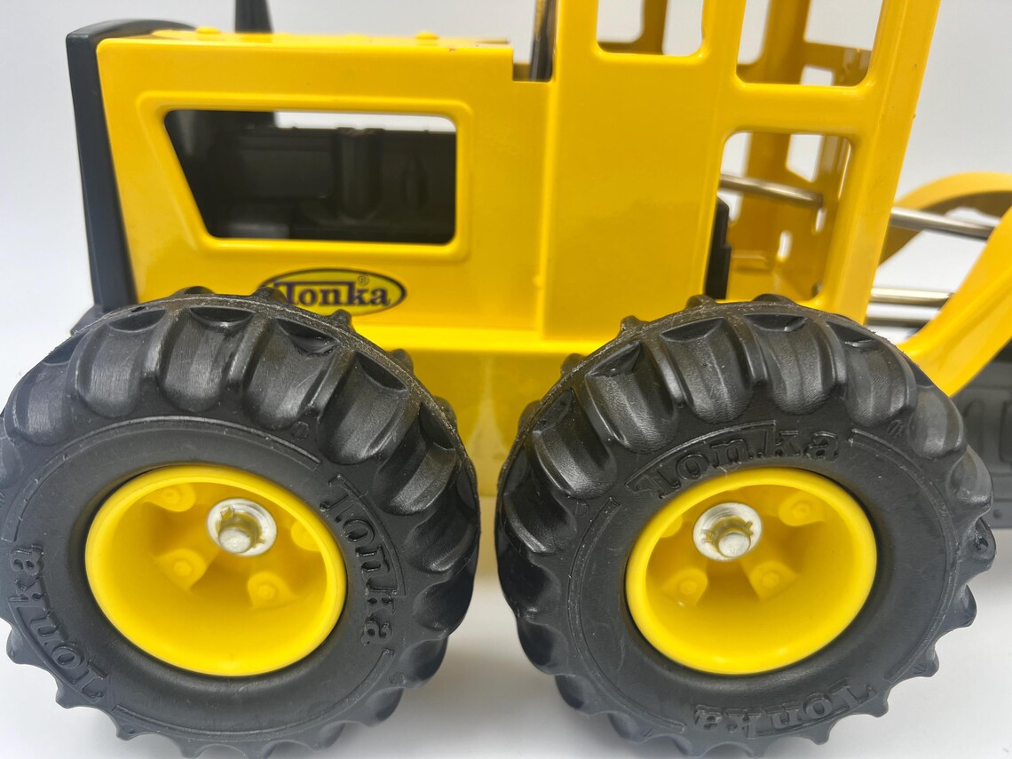 Hasbro Tonka Road Grader Metal Yellow Construction Toy Vehicle 92510