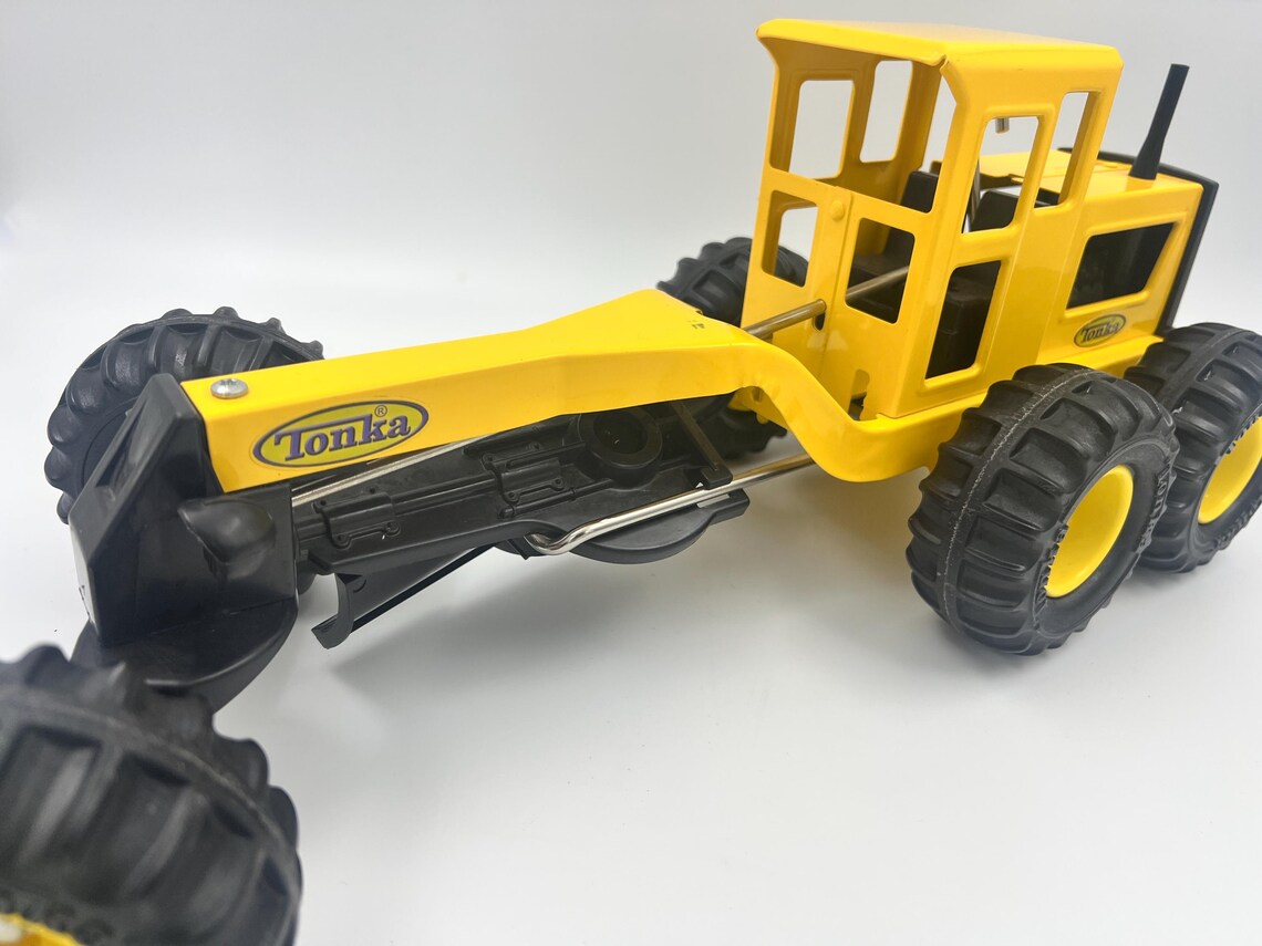 Hasbro Tonka Road Grader Metal Yellow Construction Toy Vehicle 92510