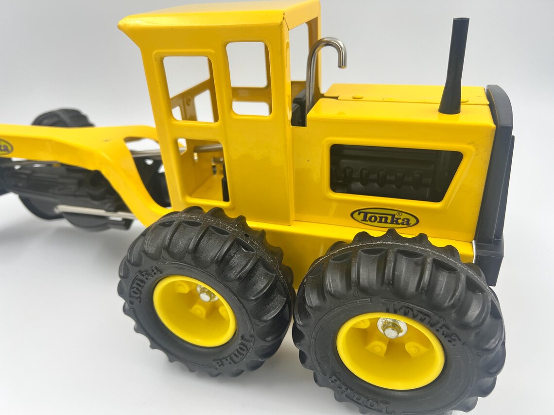 Hasbro Tonka Road Grader Metal Yellow Construction Toy Vehicle 92510