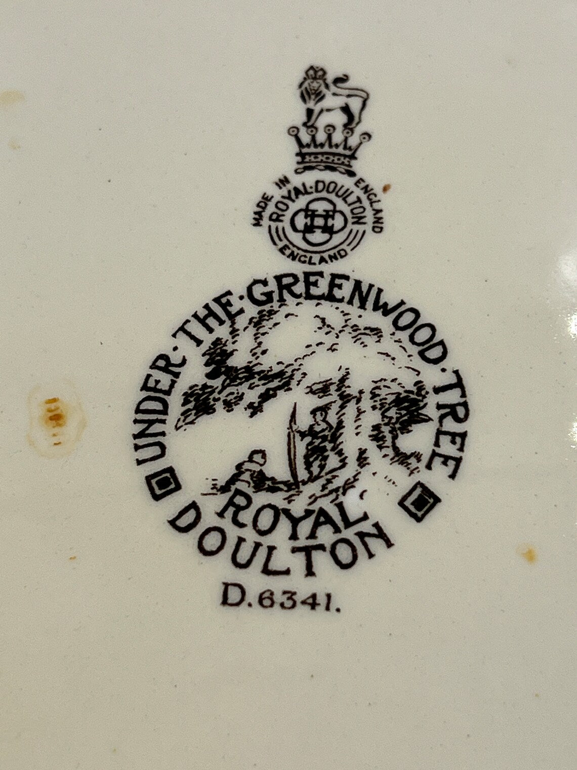 Royal Doulton Under The GREENWOOD Tree D6341 "Robin Hood" Dinner Plate 10" SUPERB - Royaltreasuryhouse