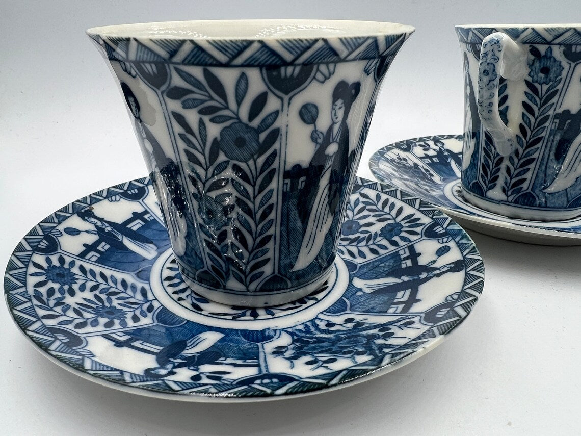 Pair of 19th Century Chinese export cups & saucers - Royaltreasuryhouse