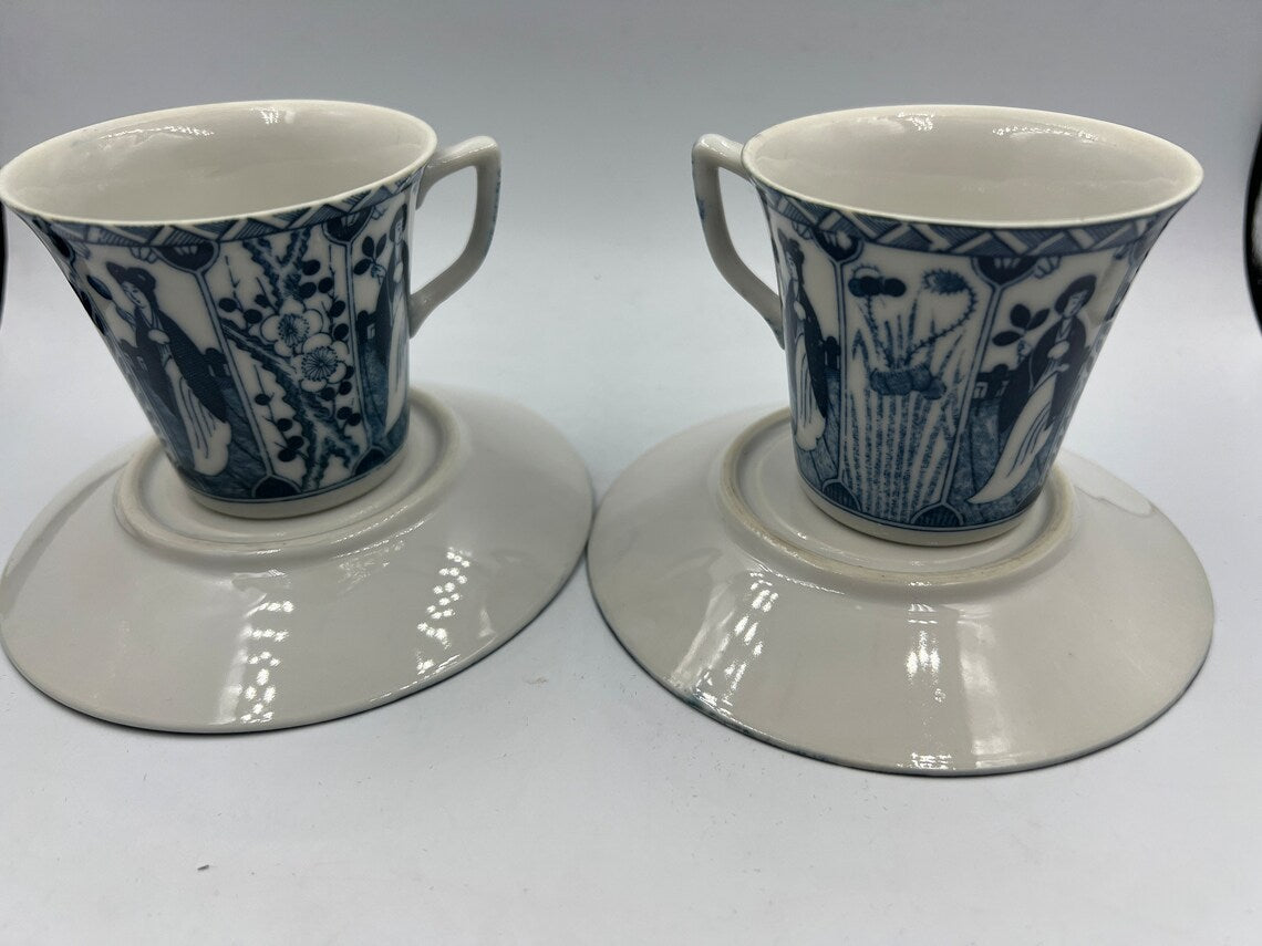 Pair of 19th Century Chinese export cups & saucers - Royaltreasuryhouse