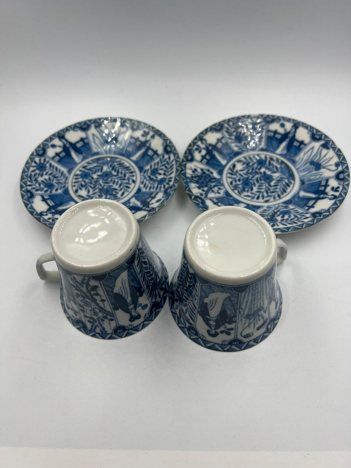 Pair of 19th Century Chinese export cups & saucers - Royaltreasuryhouse