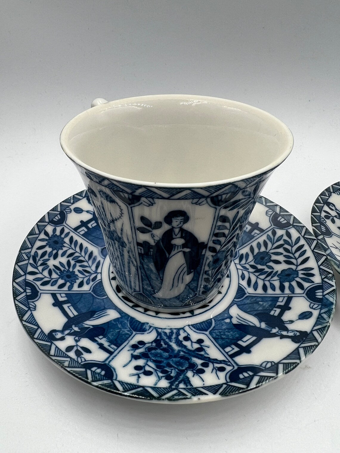 Pair of 19th Century Chinese export cups & saucers - Royaltreasuryhouse