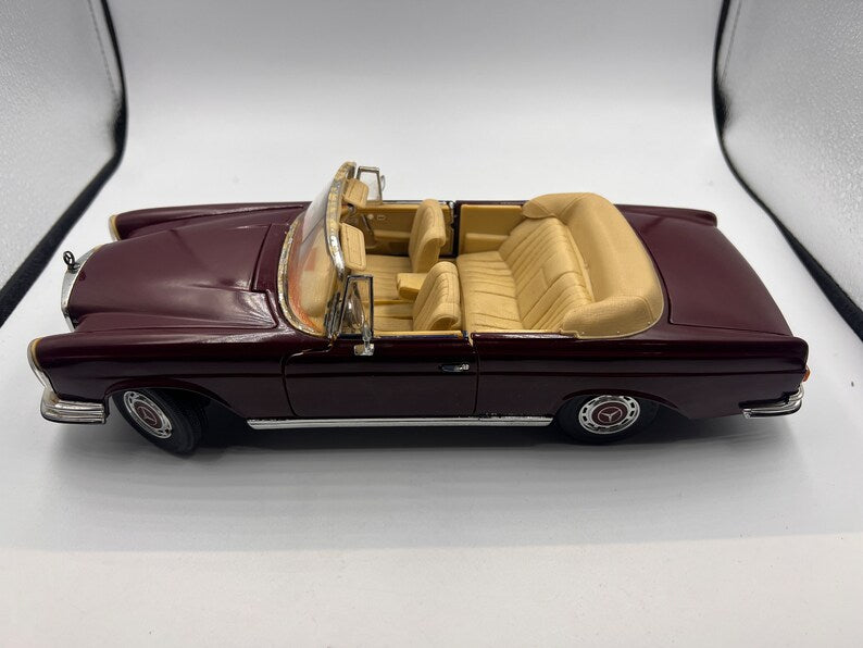 Maisto 1/18 Scale Model Car 31811 - 1966 Mercedes Benz 280SE - Red - Royaltreasuryhouse