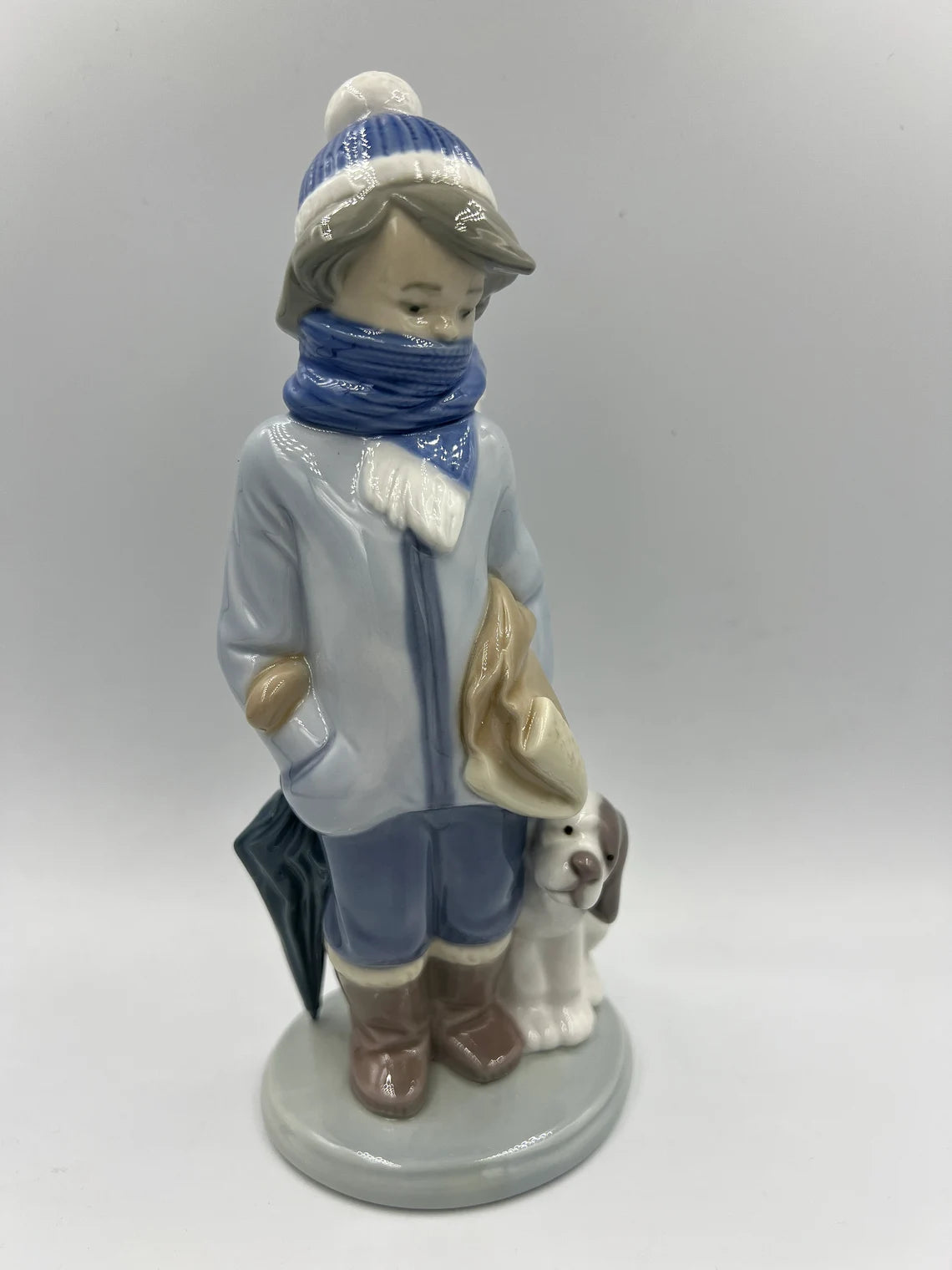 Lladro figurine 5220 - Retired - Winter Boy with scarf, umbrella and Dog - Royaltreasuryhouse