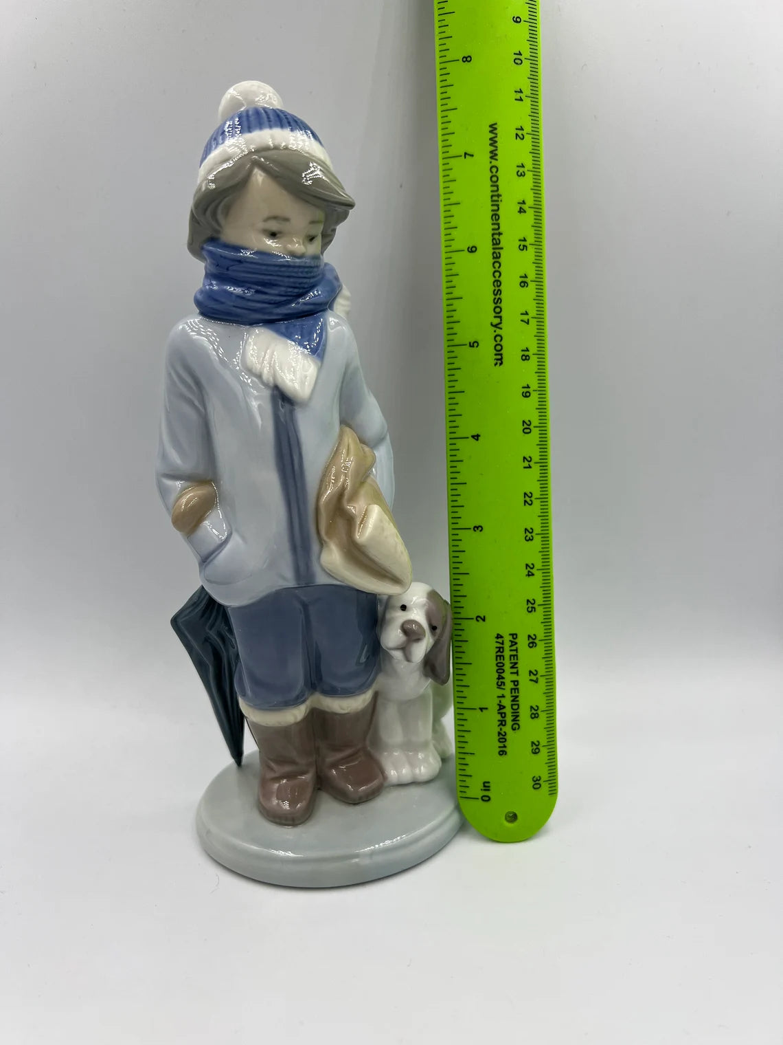 Lladro figurine 5220 - Retired - Winter Boy with scarf, umbrella and Dog - Royaltreasuryhouse