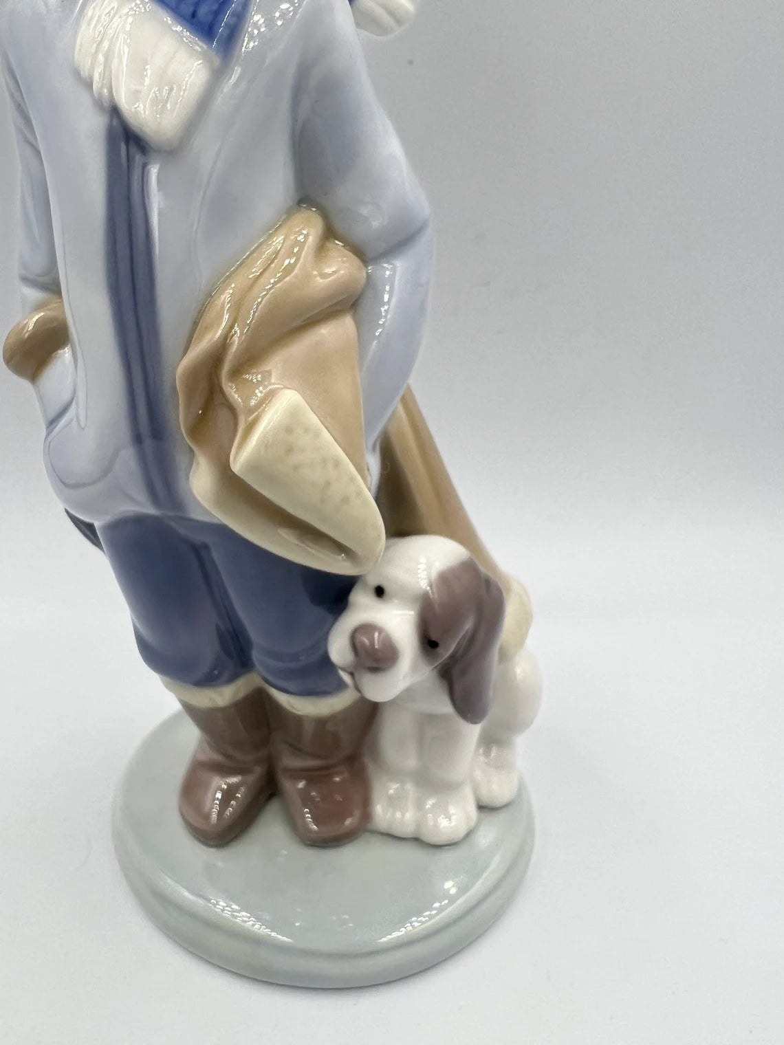 Lladro figurine 5220 - Retired - Winter Boy with scarf, umbrella and Dog - Royaltreasuryhouse