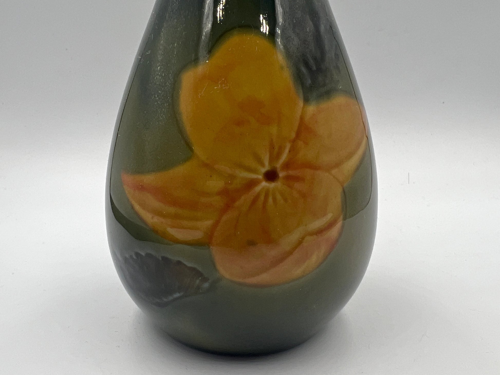 Vintage WADE Ireland Vase 7" Tall - Royaltreasuryhouse