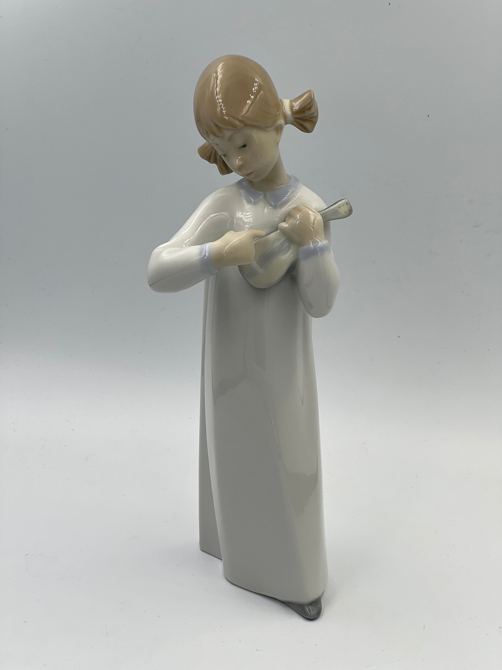 Lladro Figurine #4871 "Girl With Guitar" - Royaltreasuryhouse