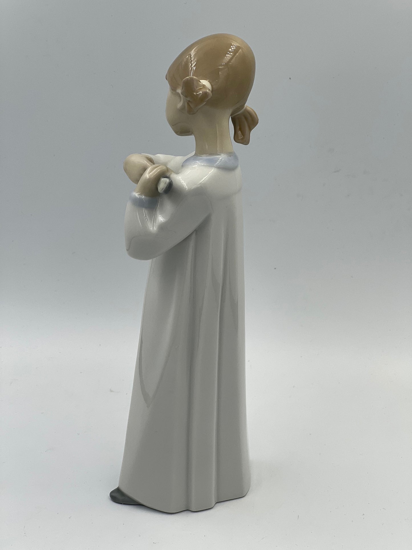 Lladro Figurine #4871 "Girl With Guitar" - Royaltreasuryhouse