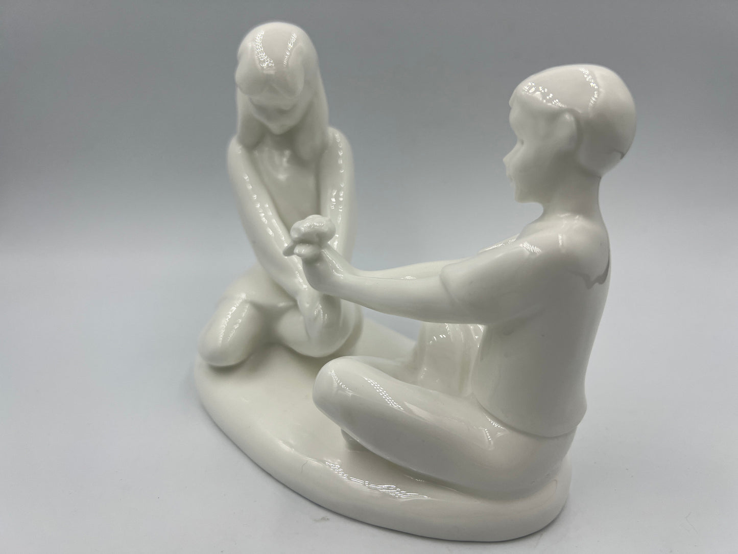 Royal Doulton Figurine  Gift Of Friendship  HN4446  White Bone China - 2002 - Royaltreasuryhouse