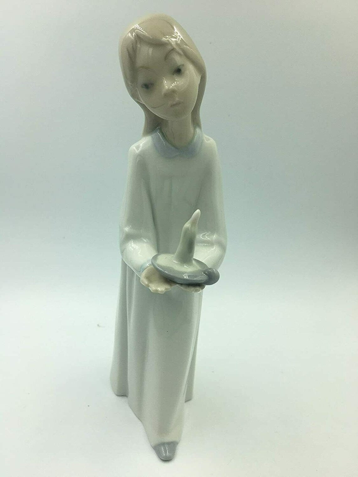 Lladro Girl with Candle - Royaltreasuryhouse