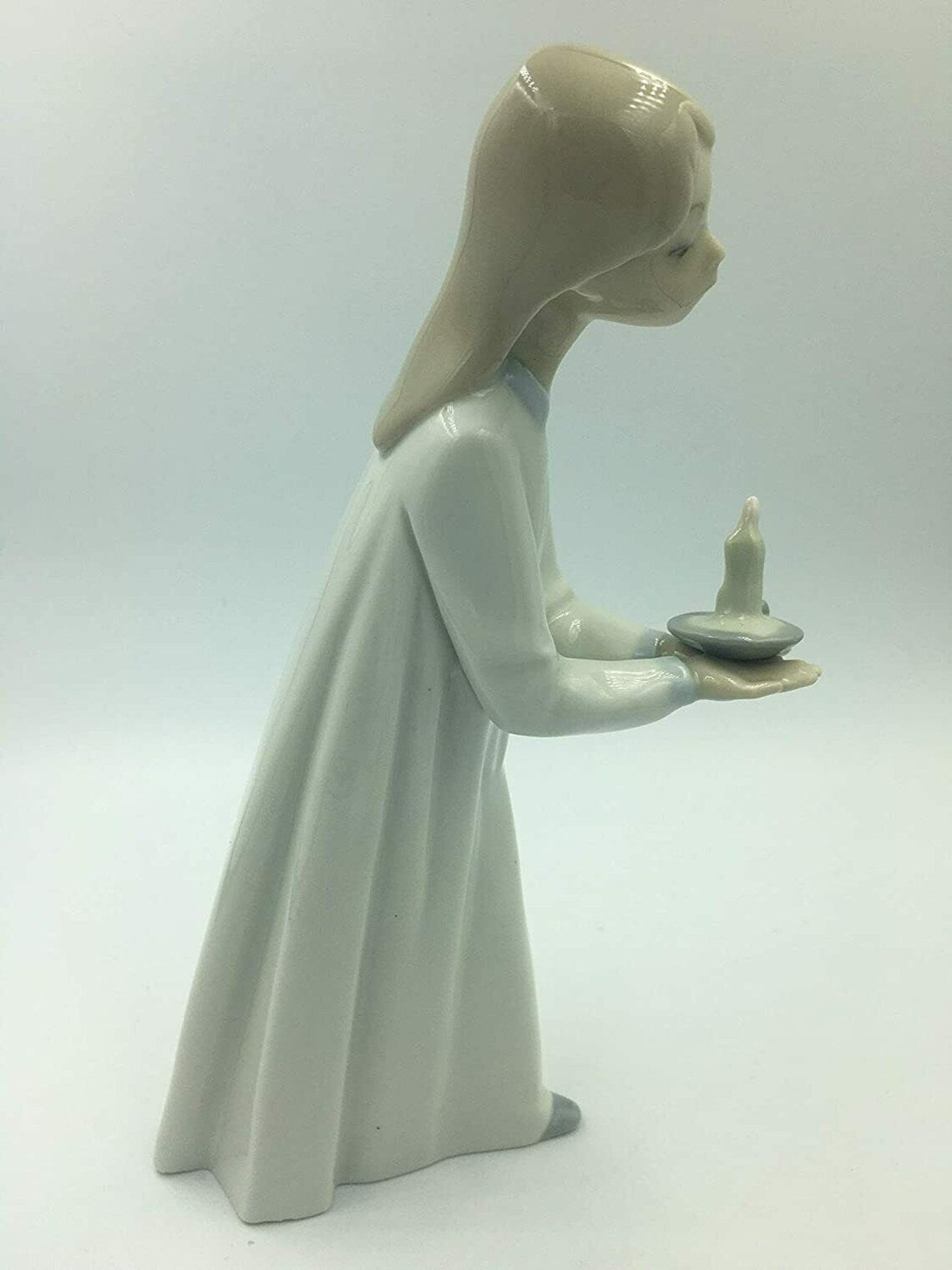 Lladro Girl with Candle - Royaltreasuryhouse