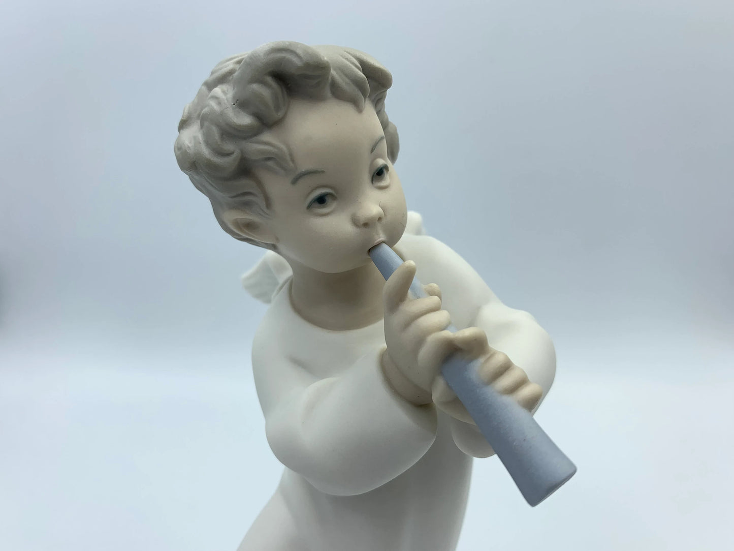 Lladro 4540  Angel with Flute Matte Finish - Royaltreasuryhouse