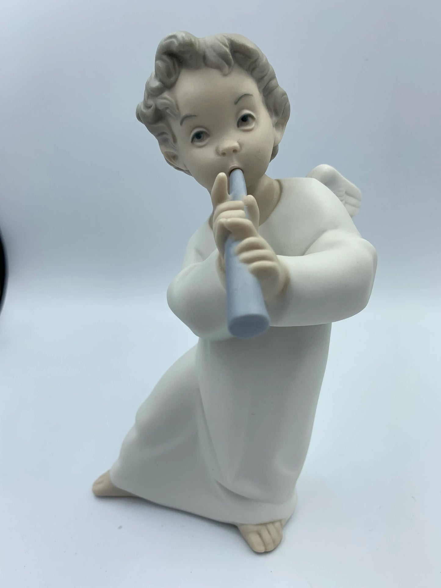 Lladro 4540  Angel with Flute Matte Finish - Royaltreasuryhouse