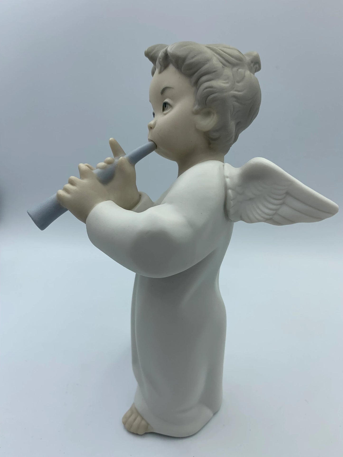 Lladro 4540  Angel with Flute Matte Finish - Royaltreasuryhouse