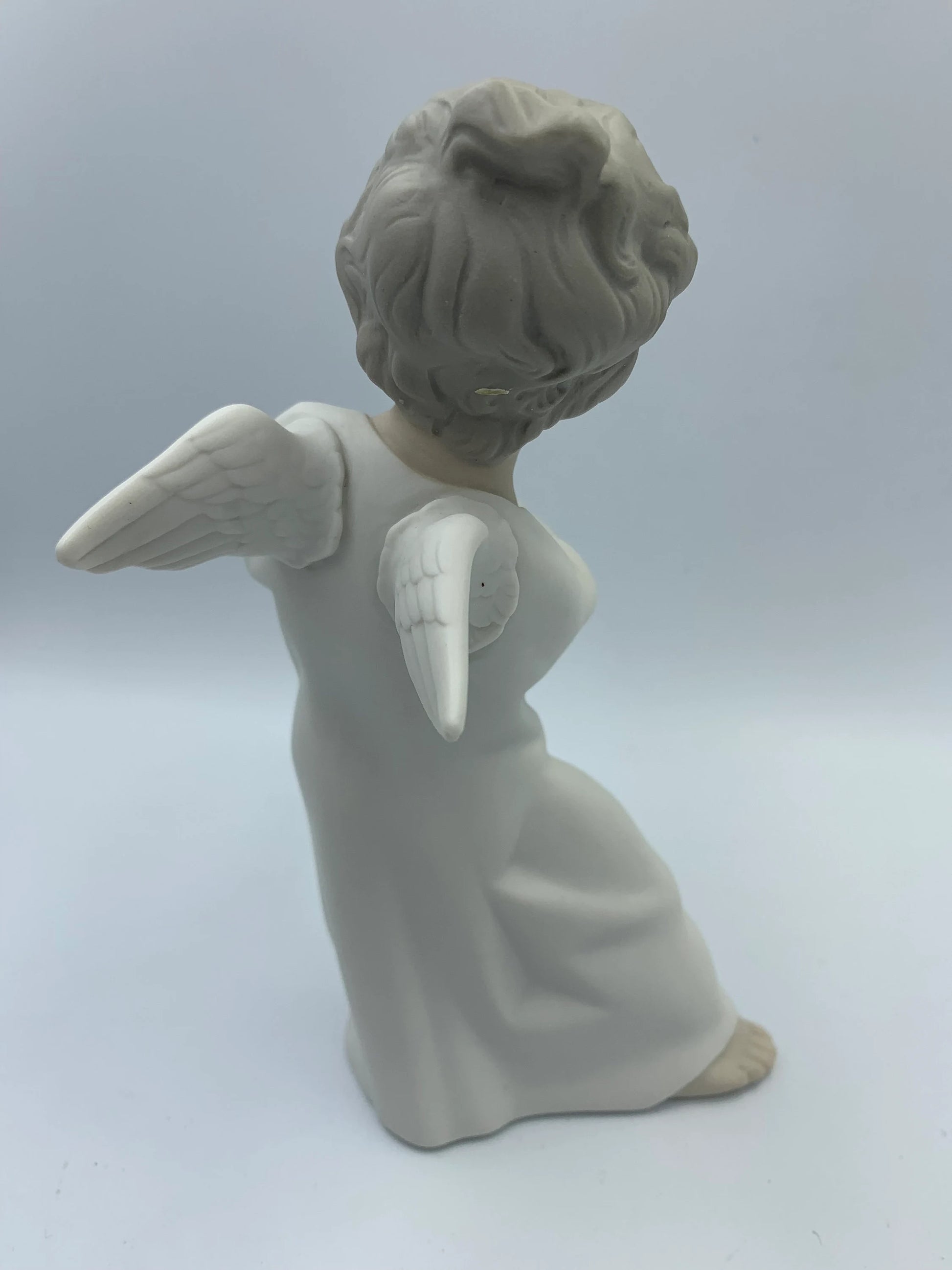 Lladro 4540  Angel with Flute Matte Finish - Royaltreasuryhouse