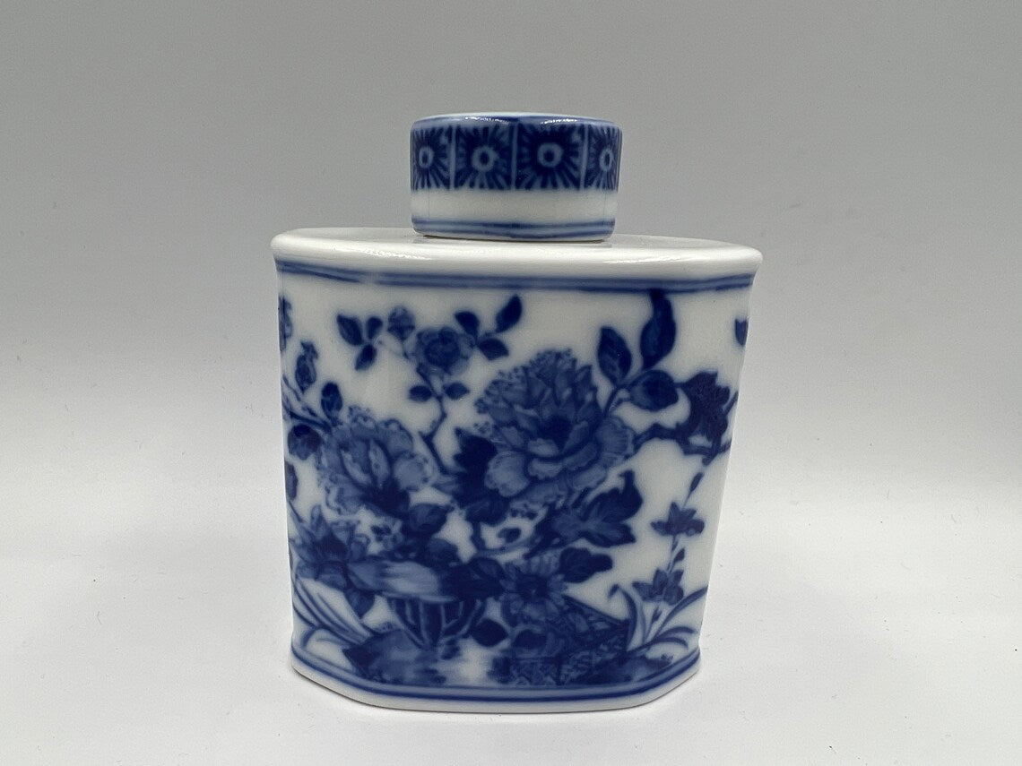 Classic Rose, Ch’ing Dynasty 1662-1722, Bluhender Garten, Rosenthal Group 4.5" H - Royaltreasuryhouse