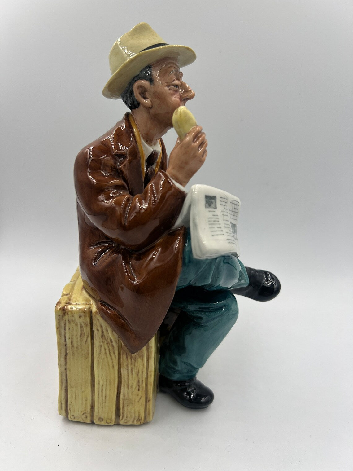 Royal Doulton “Stop Press” Figurine - HN2683 - Royaltreasuryhouse