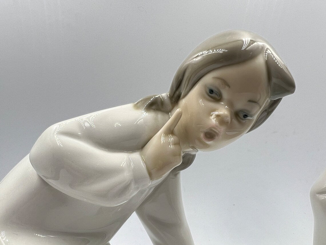 Lladro Porcelain Figurine Bedtime Girl With Shoes and Prayers Kneeling Girl - Royaltreasuryhouse