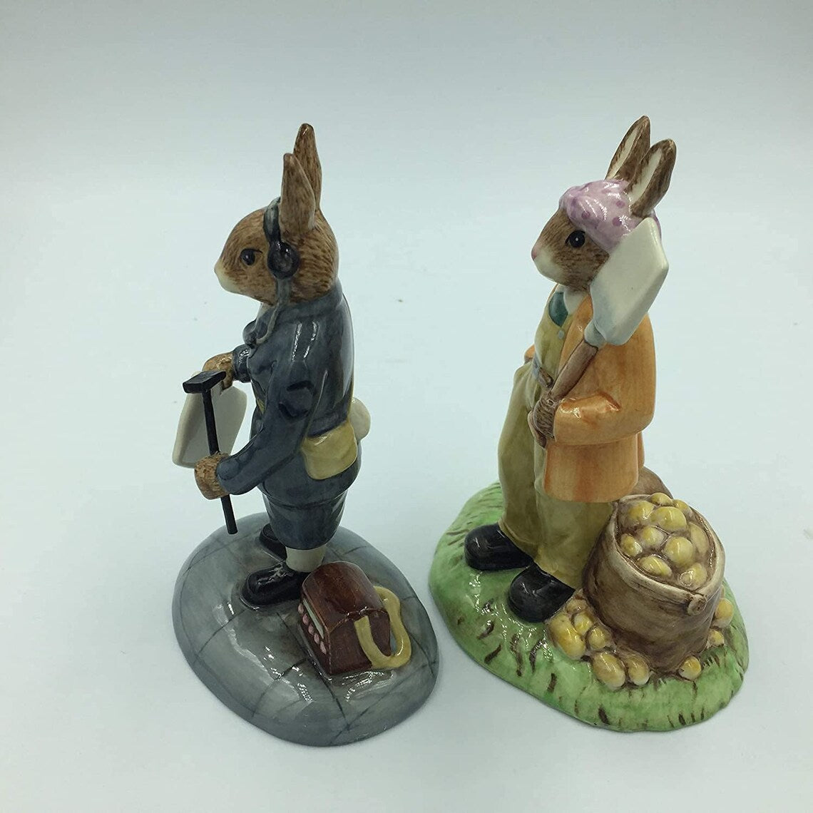 Air Controller World War II Collection & Land Girl DB372 Royal DOULTON BUNNYKINS - Royaltreasuryhouse